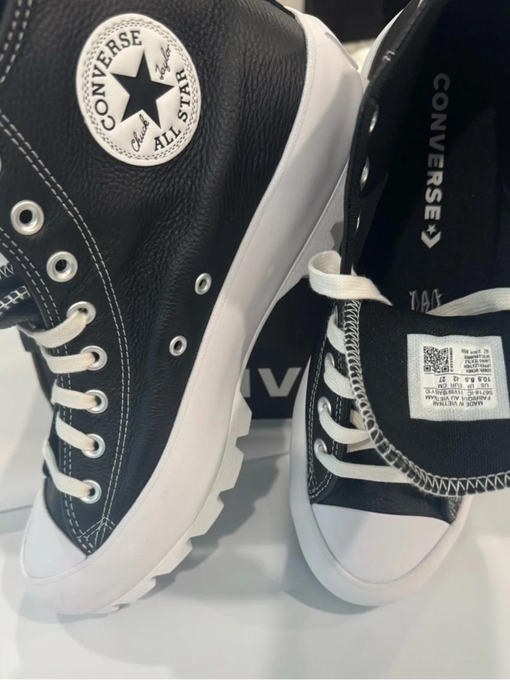 Black High-Top Leather Converse - Picture 6 of 8